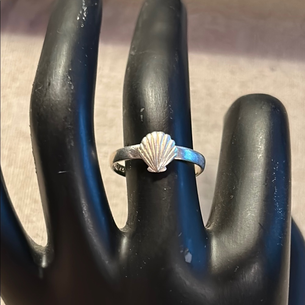 Sterling Silver 925 Stamped Clam Shell Minimalist Ring size 8